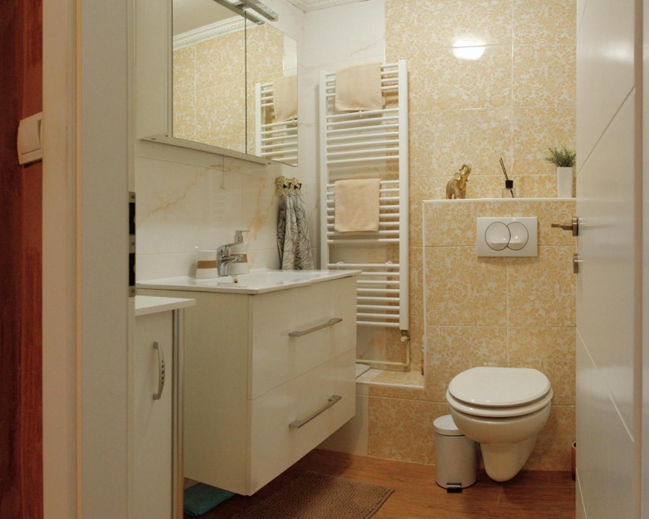 Sunny Day -Arena Zagreb , 2 Bathrooms, 102M², Room photo